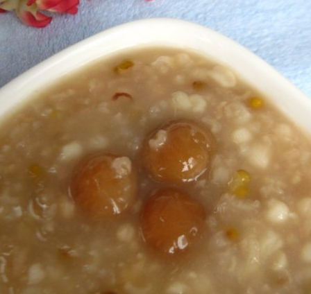 莲子绿豆粥的营养做法,夏季的消暑粥