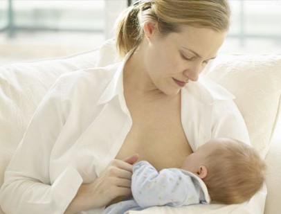 母乳喂养6大技巧,要托好乳房